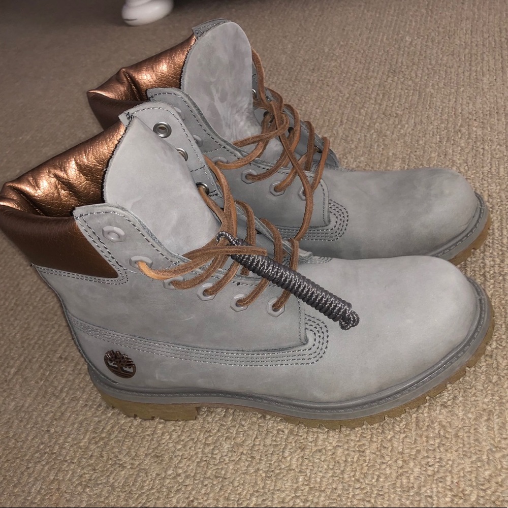 Women’s timberlands!!